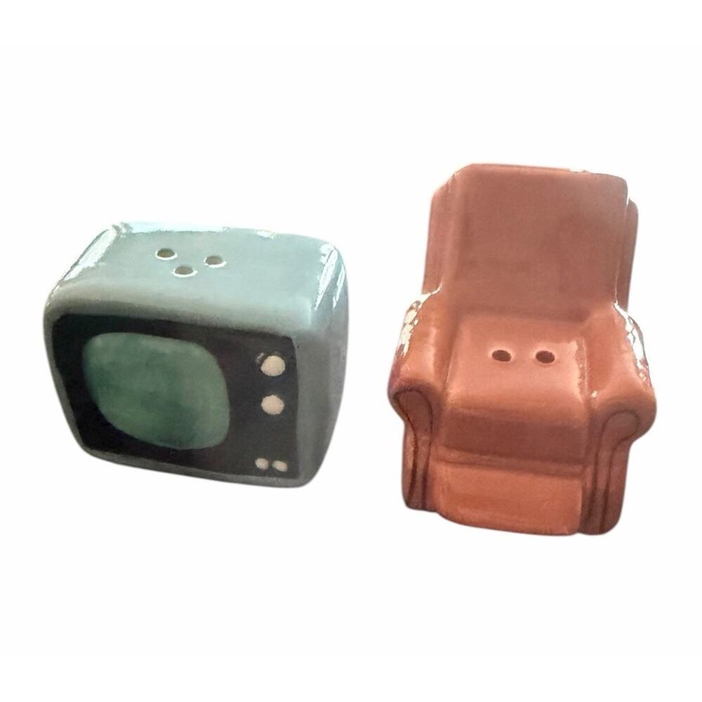 CRACKER BARREL Recliner Chair & T.v Salt & Pepper Shakers SET 3523-63